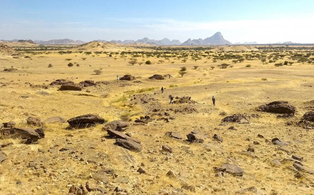 Hàng ngàn mộ cổ xếp thành bản đồ thiên hà hiện ra giữa sa mạc