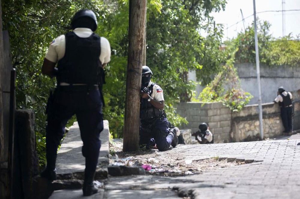 NÓNG: Cảnh sát Haiti bắt giữ kẻ chủ mưu đầu tiên trong vụ ám sát Tổng thống Moise - Ảnh 3.