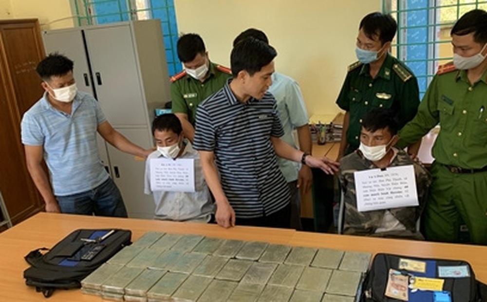 Bắt 2 đối tượng vận chuyển 60 bánh heroin ở Điện Biên