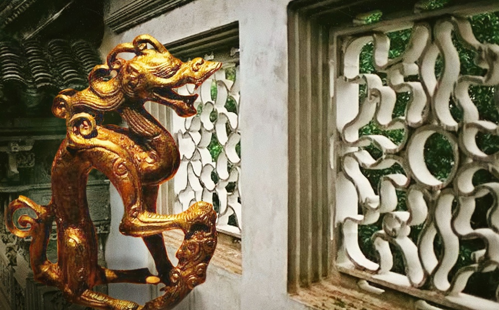 Người nông dân đào được 'miếng sắt' hình rồng, mỗi đêm đều nghe thấy tiếng kêu rên kỳ lạ - Đây là thứ gì?