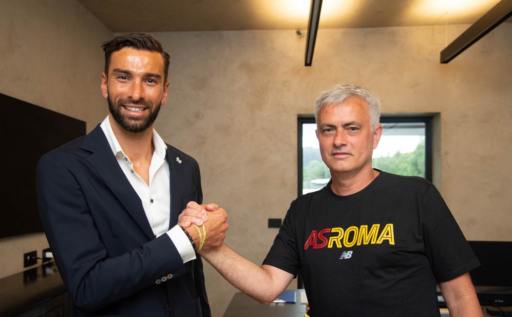 AS Roma chính thức có tân binh đầu tiên dưới thời Jose Mourinho