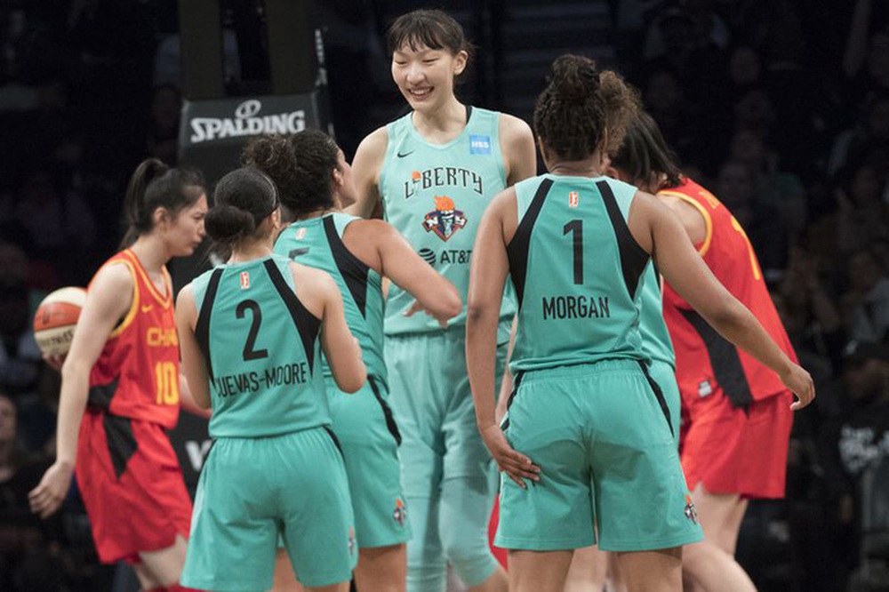Quyết tâm giành vàng ở Olympics Tokyo 2020, tuyển bóng rổ nữ Trung Quốc mang tới đội hình khổng lồ - Ảnh 2.