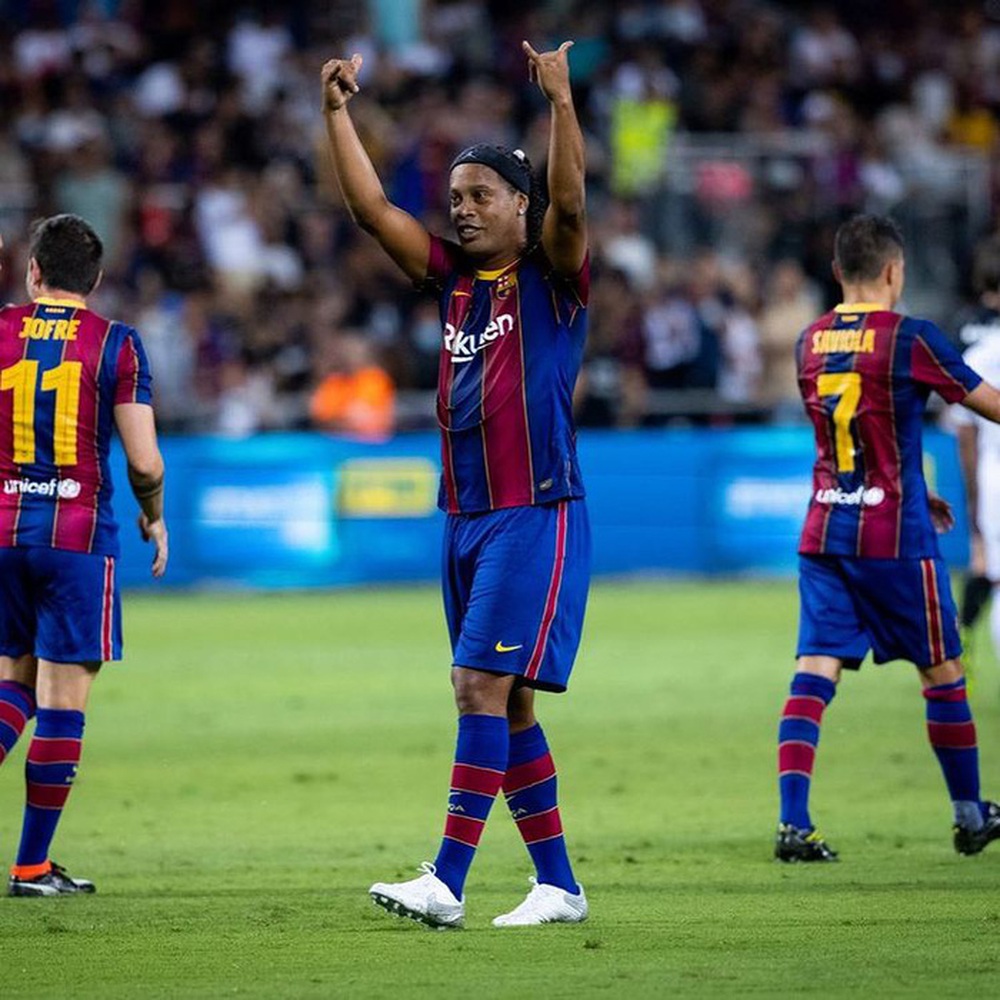 Giao hữu huyền thoại Barcelona 2-3 huyền thoại Real Madrid: Ronaldinho, Rivaldo tạo mưa bàn thắng - Ảnh 3.