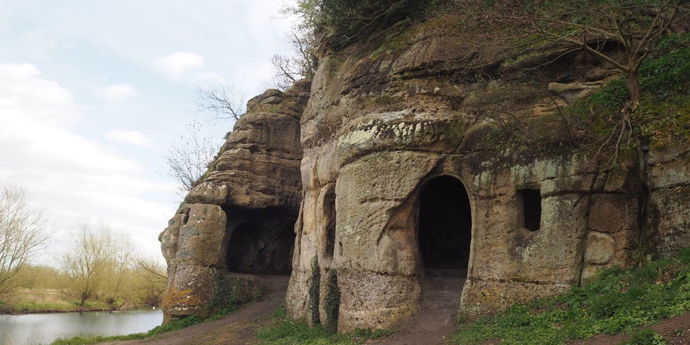 Bí mật bất ngờ bên trong ngôi nhà hang động 1.200 năm tuổi - Ảnh 1.