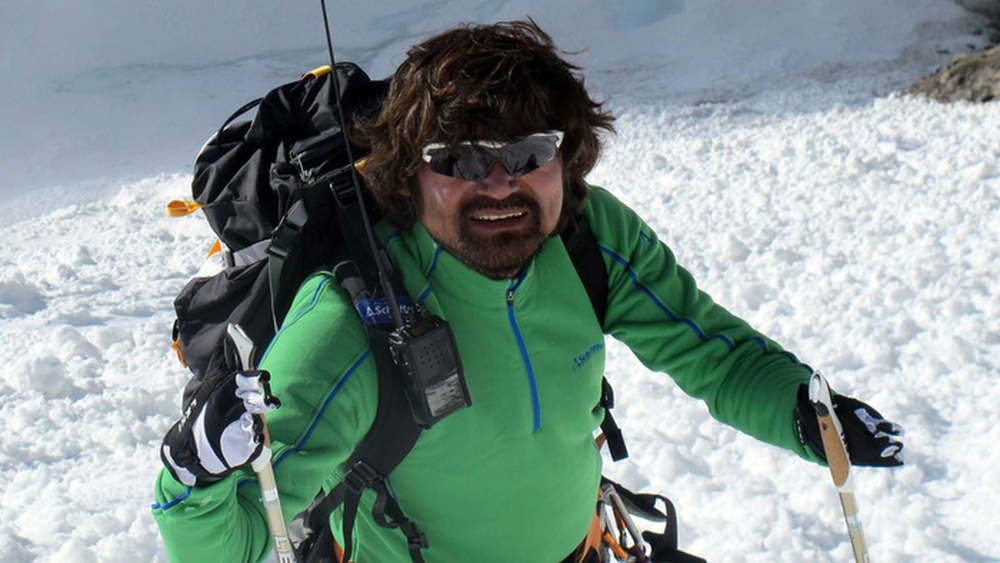 Vừa lập kỷ lục thế giới về leo núi, VĐV 57 tuổi mất tích trên đường xuống - Ảnh 1.
