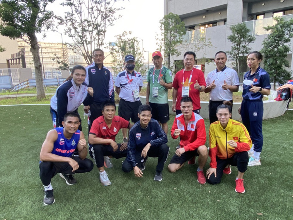 Võ sĩ boxing Việt Nam và Thái Lan rủ nhau đấu tập ở làng VĐV Olympic Tokyo 2020 - Ảnh 2.