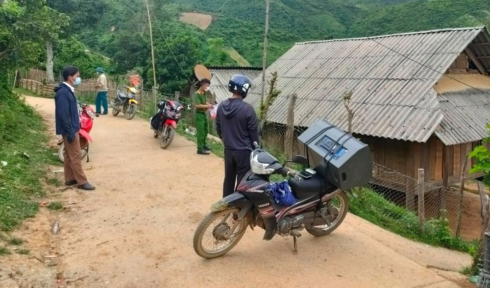 21 người tự đi xe máy từ vùng dịch Bình Dương về Nghệ An - Ảnh 1. 21 người tự đi xe máy từ vùng dịch Bình Dương về Nghệ An - Ảnh 1.
