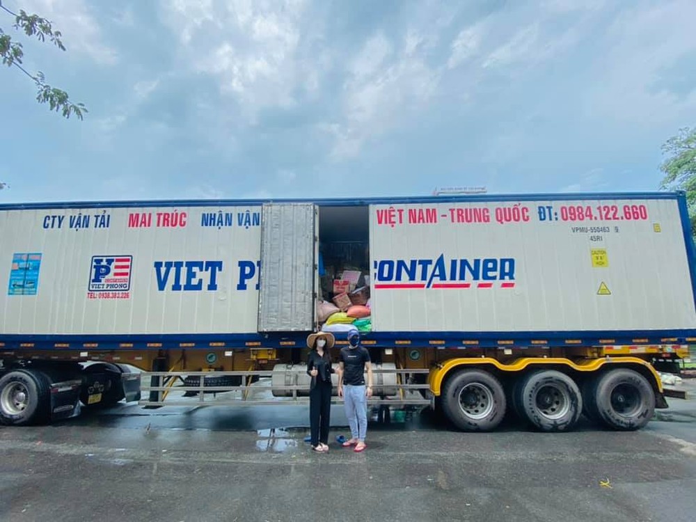 Phản ứng đầu tiên của Thủy Tiên sau khi bị bóc nhận vơ 1.000 tấn thực phẩm người Hà Tĩnh tặng Sài Gòn - Ảnh 1.