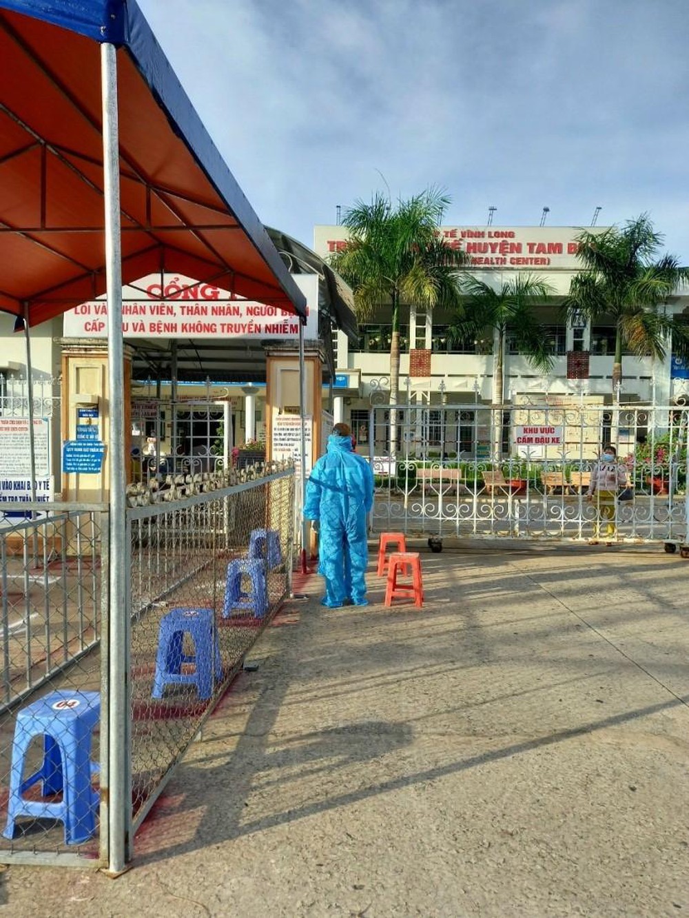 Liên quan đến đám tang cụ bà ở Vĩnh Long, sáng nay ghi nhận thêm 28 ca dương tính SARS-CoV-2 - Ảnh 1.