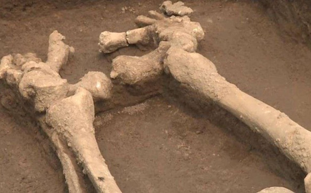 Sốc với bộ xương của 'những người khổng lồ' Trung Quốc 5.000 năm tuổi
