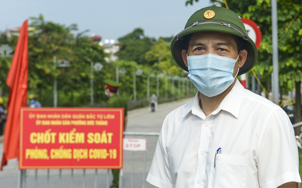 Hà Nội: Phường phát phiếu kiểm soát phòng, chống COVID-19, mỗi nhà chỉ ra đường 1 lần/ngày - Ảnh 3.