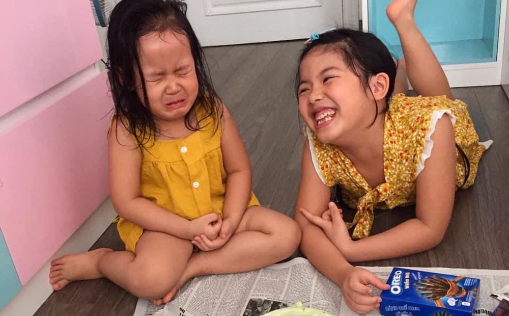 Con gái khóc thét khi nhìn thấy bánh sinh nhật mùa Covid mẹ và chị làm tặng, bố đảm đang ra tay trợ giúp