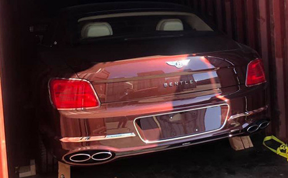 Thêm Bentley Flying Spur V8 First Edition về Việt Nam với màu độc