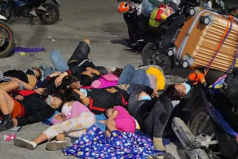 Xót xa em bé 10 ngày tuổi cùng bố mẹ vượt 1400km về Nghệ An tránh dịch Covid-19 - Ảnh 5.