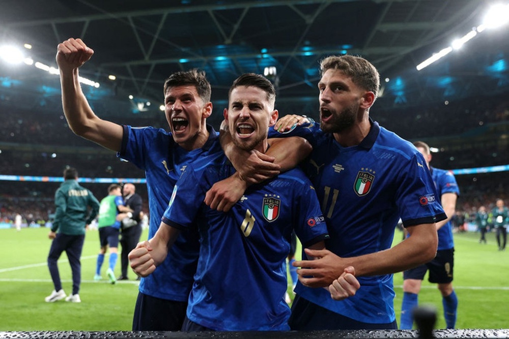 Ảnh: Tuyển Italy ăn mừng cuồng nhiệt sau chiến thắng tại bán kết Euro 2020 - Ảnh 3.