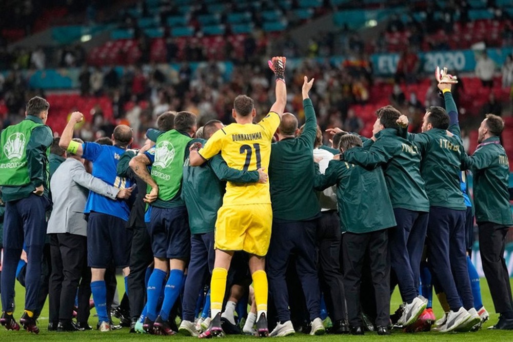 Ảnh: Tuyển Italy ăn mừng cuồng nhiệt sau chiến thắng tại bán kết Euro 2020 - Ảnh 10.