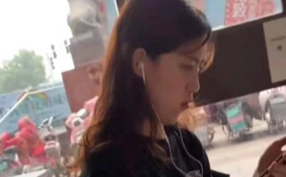 Đi xem mắt, ông bố sững người khi đối phương là cô chủ nhiệm của con, diễn biến sau đó khiến dân mạng được phen thích thú bàn luận