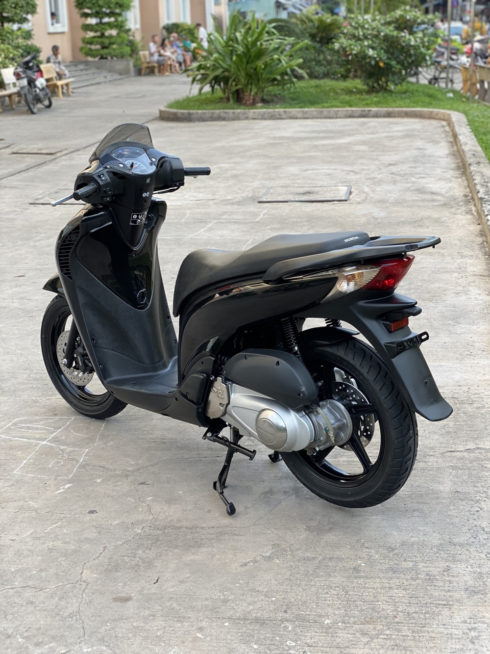 Bất ngờ về Honda SH: Vốn không hề siêu to khổng lồ lại nhang nhác Honda Dream - cú lột xác 2021 - Ảnh 3.
