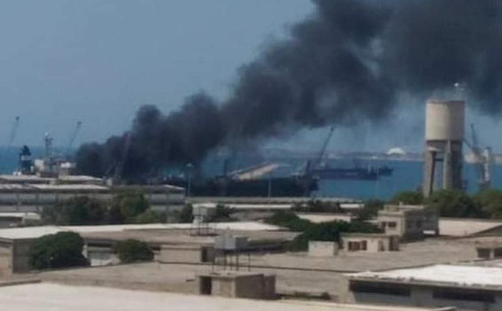 NÓNG: Tàu chở dầu Iran phát nổ ở Syria, có kẻ đã tấn công?