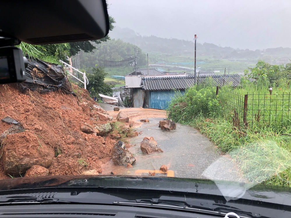 Trung Quốc, Nhật Bản phát cảnh báo đỏ: Ác mộng mưa lũ siêu lớn còn kéo dài đến tuần sau - Ảnh 2. Trung Quốc, Nhật Bản phát cảnh báo đỏ: Ác mộng mưa lũ siêu lớn còn kéo dài đến tuần sau - Ảnh 2.