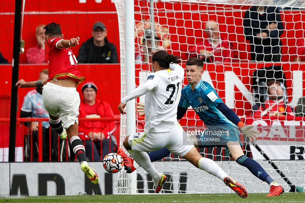 Bruno Fernandes bùng nổ với hat-trick, Man United đè bẹp Leeds bằng mưa bàn thắng - Ảnh 1.