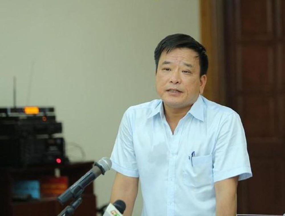 Cựu Chủ tịch Hà Nội Nguyễn Đức Chung bị cáo buộc là chủ mưu vụ mua Redoxy-3C làm sạch hồ, đổ tội cho cấp dưới - Ảnh 2.