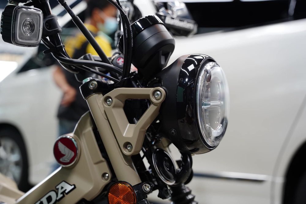 Mãn nhãn Honda Cub hàng Thái Lan giá 62 triệu đồng, đổ đầy bình xăng đi 360km - Ảnh 2.