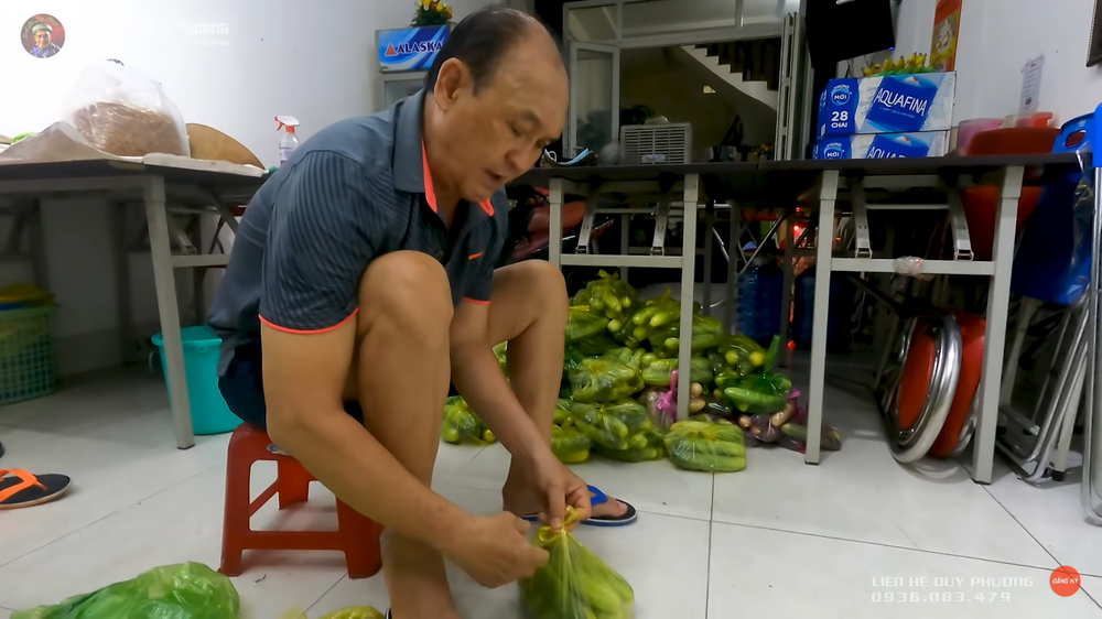 Nghệ sĩ Duy Phương: Không phải cứ cho đồ rồi xem thường người ta - Ảnh 1. Nghệ sĩ Duy Phương: Không phải cứ cho đồ rồi xem thường người ta - Ảnh 1.