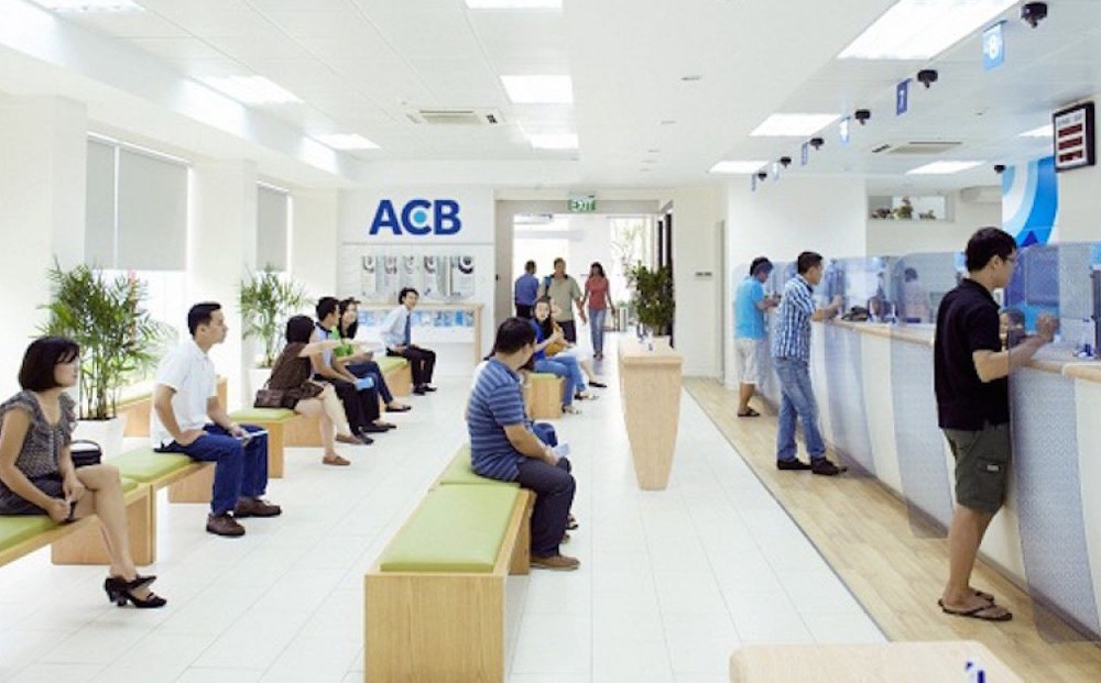 Lãi suất tiết kiệm tháng 8: Cao nhất chỉ còn 7,4%/năm, tiền gửi cá nhân tăng chậm kỷ lục
