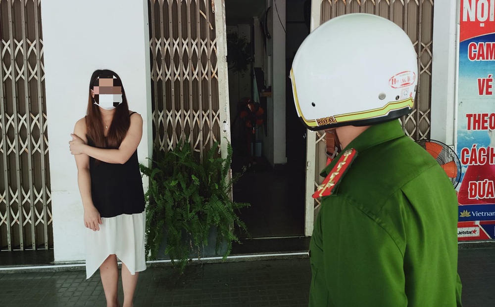 "Giãn cách đặc biệt" ở Đà Nẵng: Vi phạm từ đi xét nghiệm Covid-19 tiện "tám chuyện" đến cắn, đấm cán bộ chốt kiểm soát