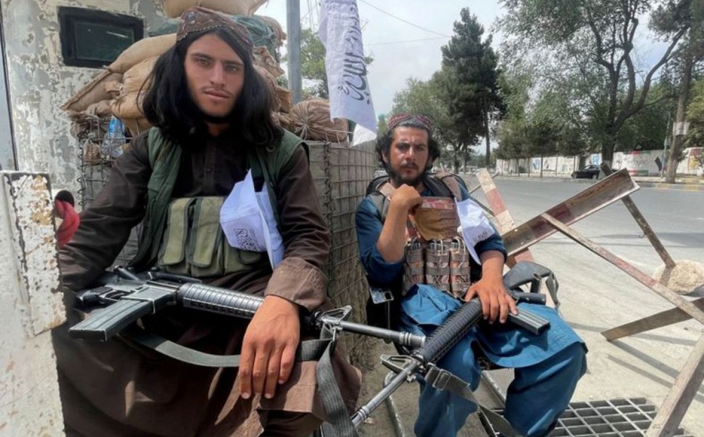 Taliban vác súng gõ cửa từng nhà, yêu cầu người dân Afghanistan trở lại làm việc