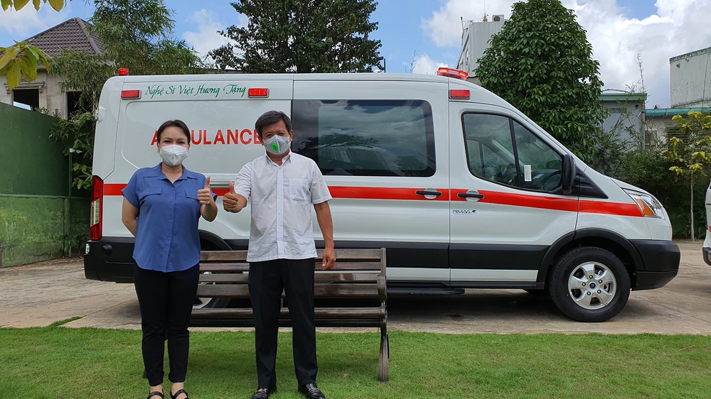 Sau 5 tháng, ông Đoàn Ngọc Hải chính thức nhận xe cứu thương 2,5 tỷ: Tôi rất biết ơn Việt Hương - Ảnh 4. Sau 5 tháng, ông Đoàn Ngọc Hải chính thức nhận xe cứu thương 2,5 tỷ: Tôi rất biết ơn Việt Hương - Ảnh 4.