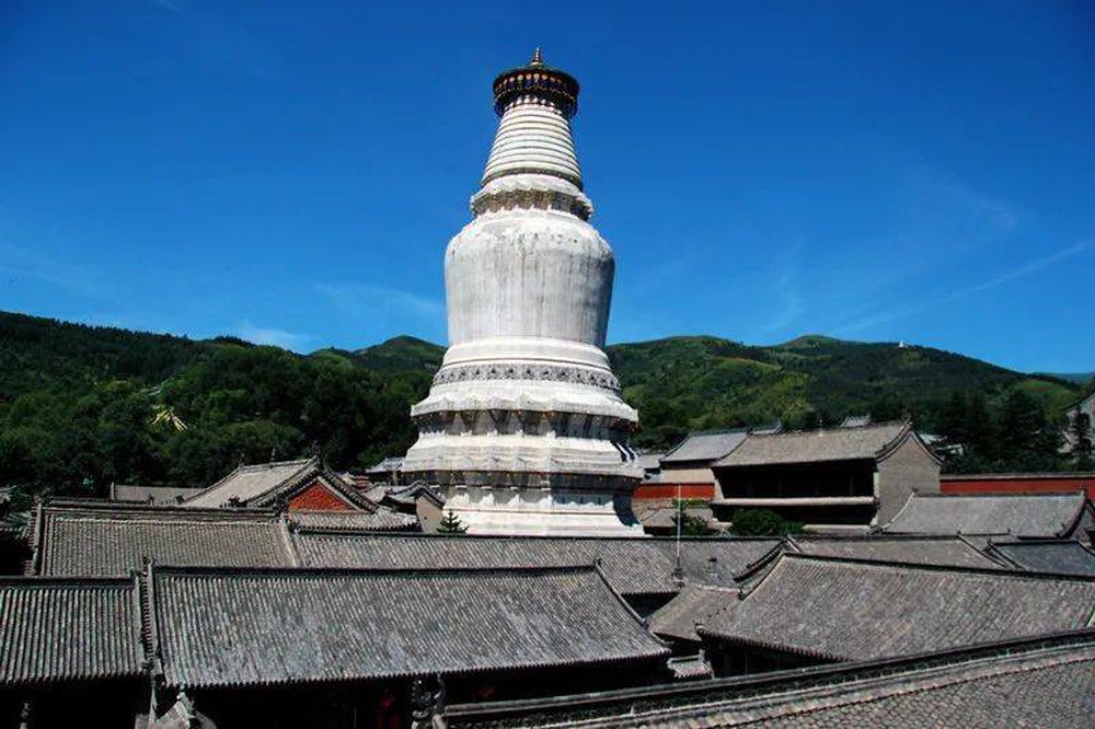 Thấy công nhân liên tục làm ngoài giờ, chăm chỉ đột xuất, chủ thầu không rõ vì sao: 2 năm sau cảnh sát tới gõ cửa! - Ảnh 1.