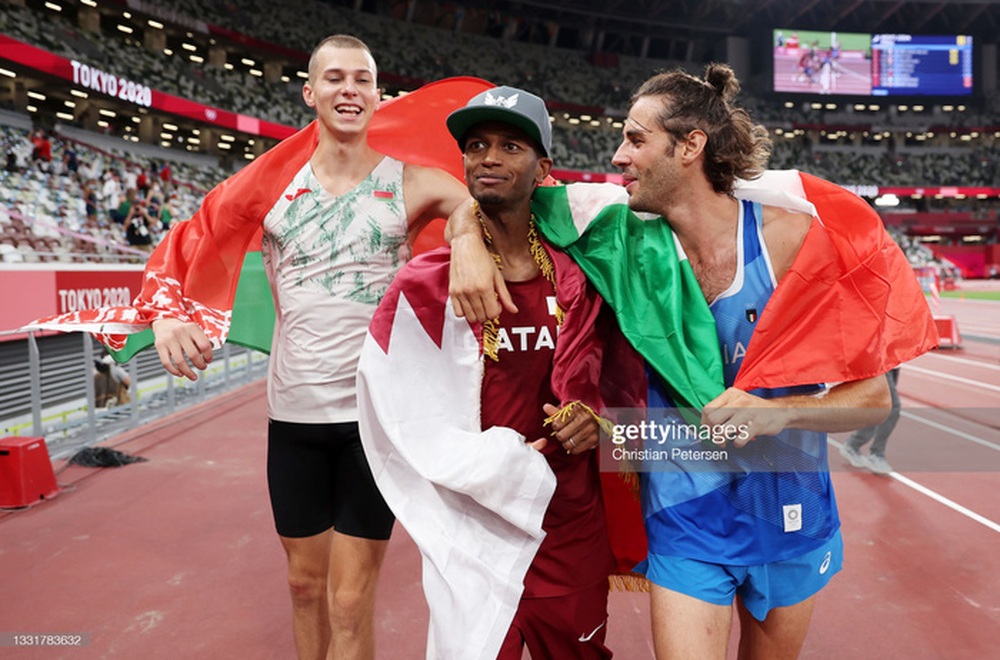 Lãng tử Italy vô địch nhảy cao Olympic Tokyo cùng linh vật đặc biệt - biểu tượng của sự vươn lên từ tro tàn - Ảnh 13.