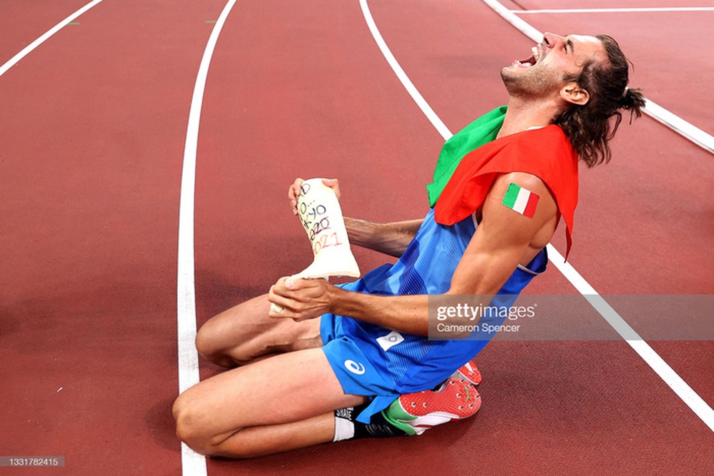 Lãng tử Italy vô địch nhảy cao Olympic Tokyo cùng linh vật đặc biệt - biểu tượng của sự vươn lên từ tro tàn - Ảnh 14.