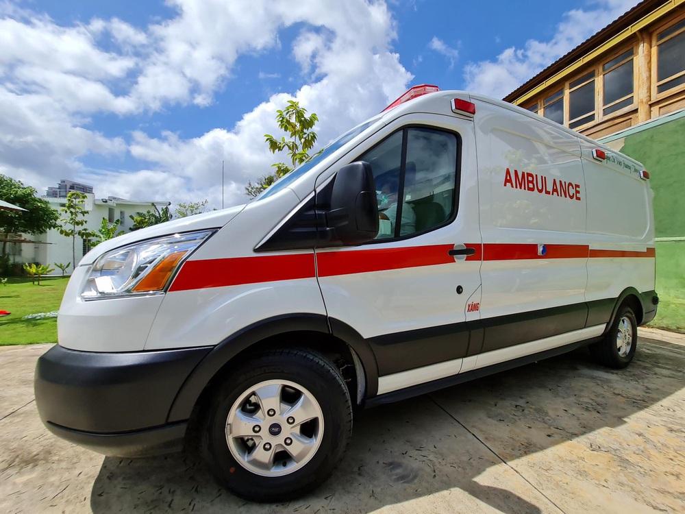 Sau 5 tháng, ông Đoàn Ngọc Hải chính thức nhận xe cứu thương 2,5 tỷ: Tôi rất biết ơn Việt Hương - Ảnh 1. Sau 5 tháng, ông Đoàn Ngọc Hải chính thức nhận xe cứu thương 2,5 tỷ: Tôi rất biết ơn Việt Hương - Ảnh 1.