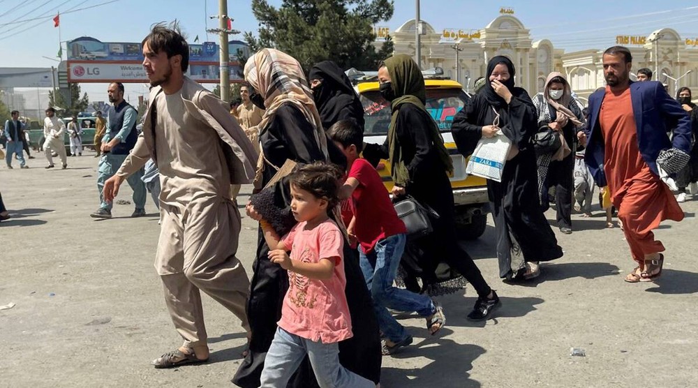 NÓNG: Bạo loạn bùng nổ ở sân bay Kabul - Lính Mỹ xả súng đặc biệt, Afghanistan căng thẳng tột độ - Ảnh 2.