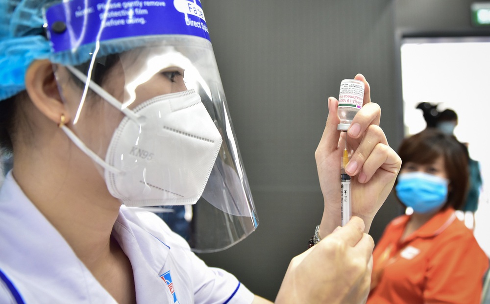 Chuyên gia chỉ ra nhóm người mắc COVID-19 dễ chuyển nặng và có tỉ lệ tử vong cao ở Việt Nam: Cần ưu tiên vắc xin để giảm tải y tế
