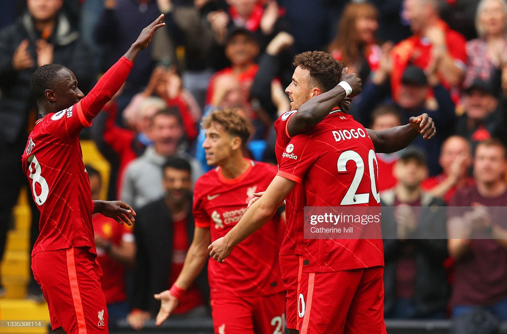 Salah tịt ngòi, Liverpool vẫn áp đảo toàn diện Burnley để leo lên ngôi đầu Premier League - Ảnh 1.