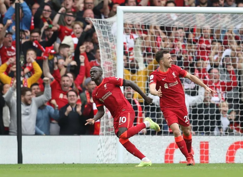 Salah tịt ngòi, Liverpool vẫn áp đảo toàn diện Burnley để leo lên ngôi đầu Premier League - Ảnh 4.