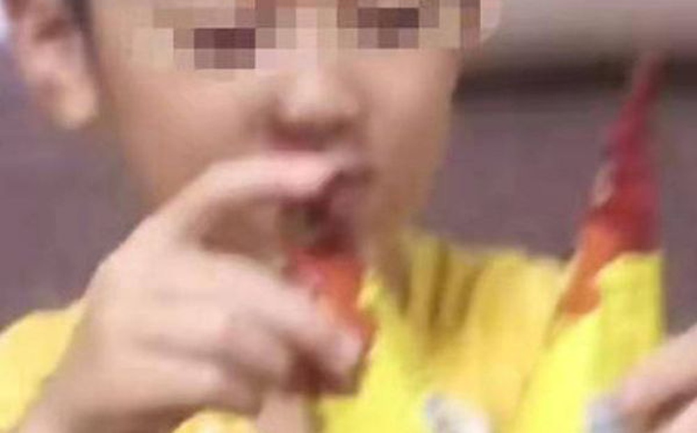 Con trai dọa ăn 100 cây kem đến chết cóng để mẹ hối hận