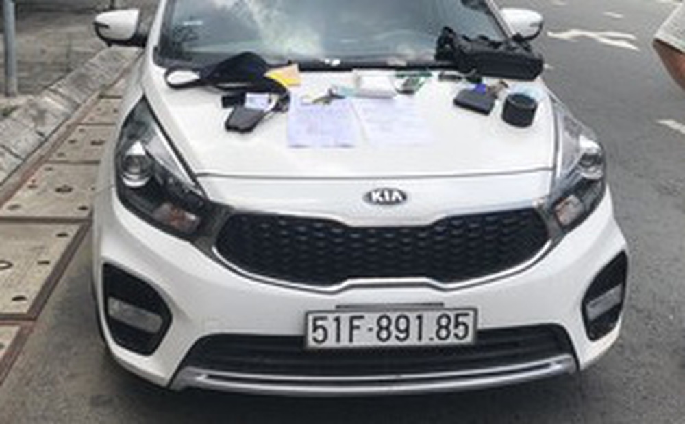 Bị công an kiểm tra, thanh niên bỏ lại đồng bọn cùng ô tô chứa ma túy để tháo chạy