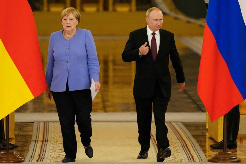 TT Putin chỉ thẳng mặt phương Tây: Tuyên bố một câu khiến Thủ tướng Đức Merkel tâm phục - Ảnh 1.