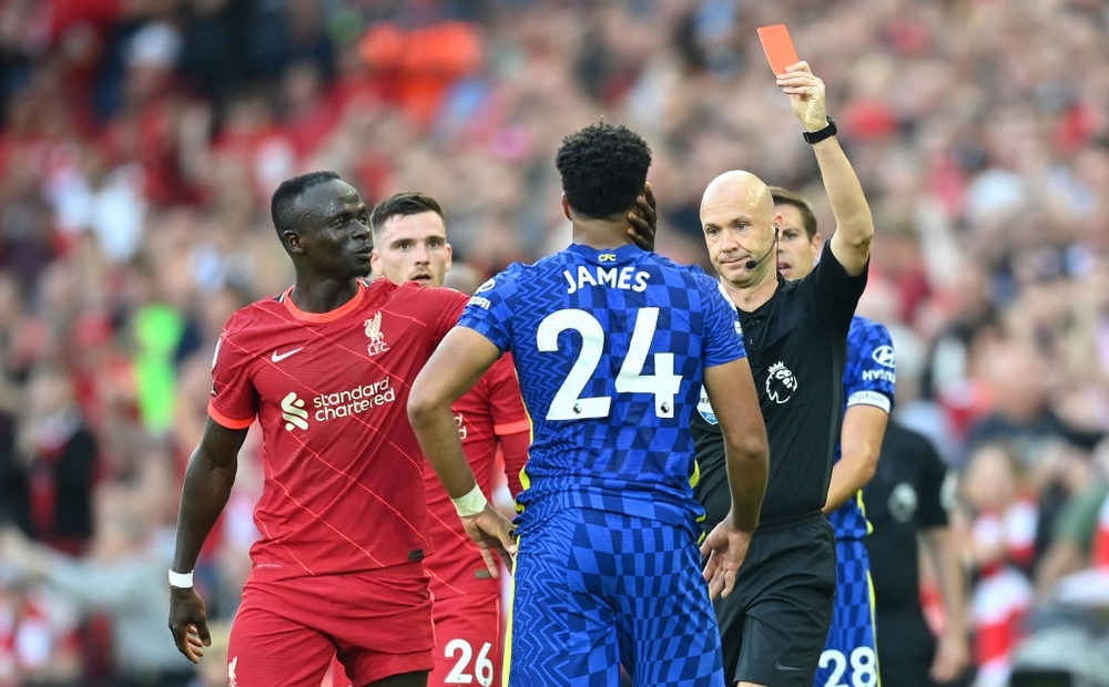 Lĩnh thẻ đỏ gây tranh cãi, Chelsea quật cường đứng vững trước "cơn lốc đỏ" Liverpool