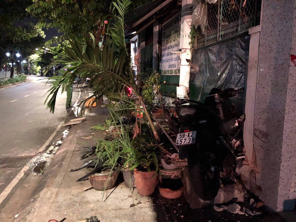 Vụ Thượng uý công an tử nạn khi truy đuổi 9X: Có dấu hiệu thanh niên tác động vào xe máy của nạn nhân? - Ảnh 2.