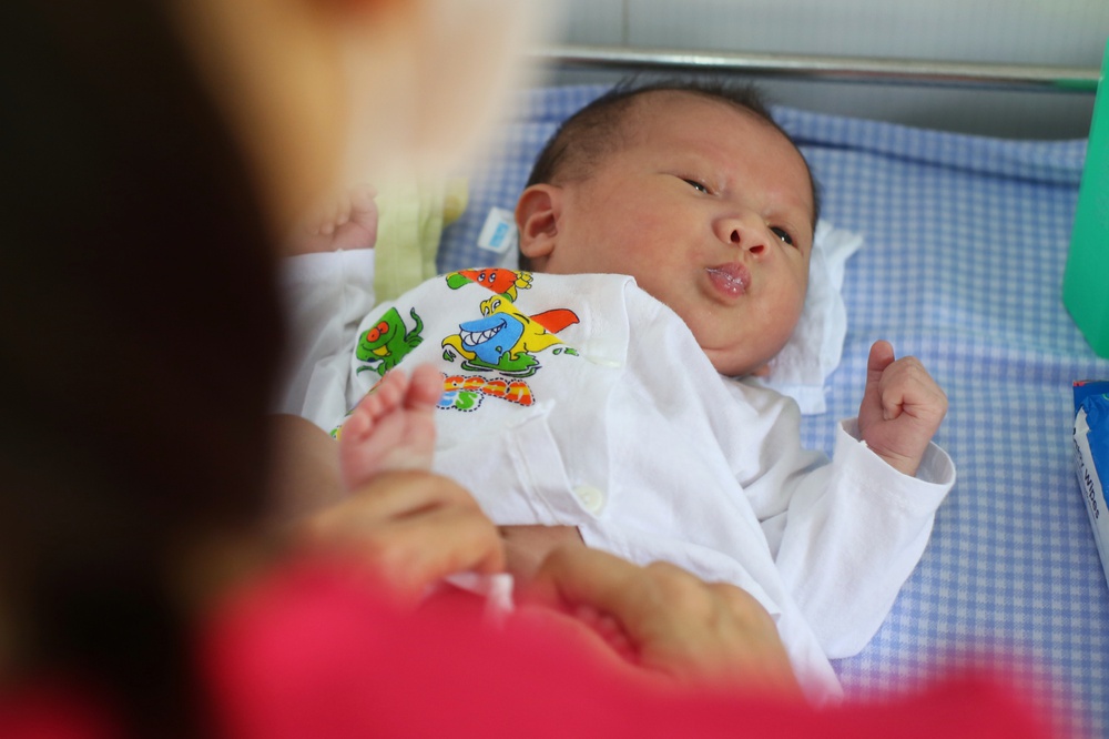 Giọt nước mắt hạnh phúc của nữ tiếp viên xin làm mẹ cho hàng chục trẻ sơ sinh có bố mẹ là F0 - Ảnh 10.