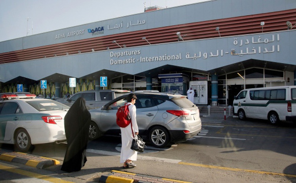 Sân bay ở Saudi Arabia bị đánh bom 2 lần trong 24 giờ, tuyển Việt Nam an toàn