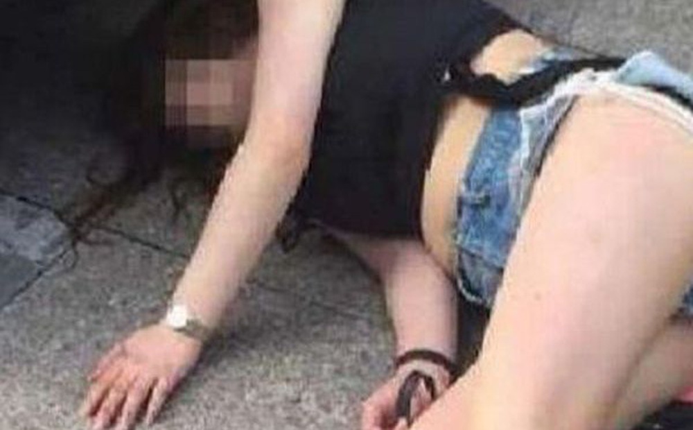 Cô gái ăn mặc mát mẻ nằm lăn lóc trên đường, cách xử trí của cảnh sát được dư luận tán thưởng