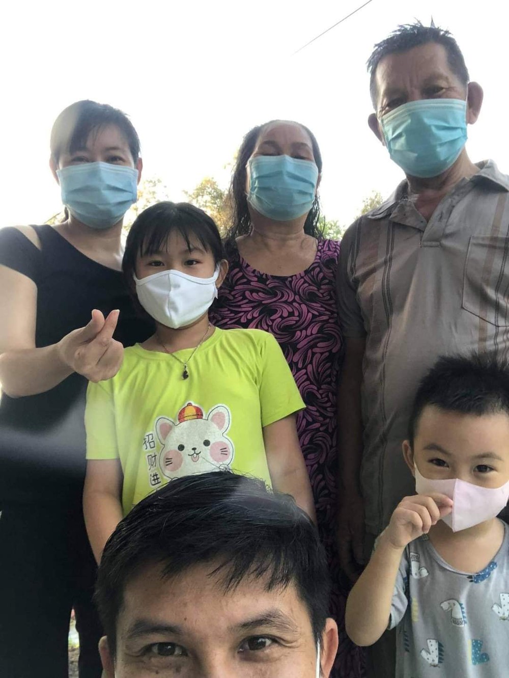 Cả gia đình 6 F0 cùng vực nhau dậy, bước qua Covid