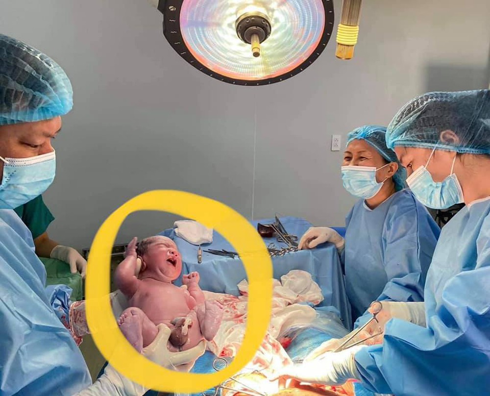 "Bác sĩ Khoa rút máy thở của mẹ, nhường sự sống cho sản ...